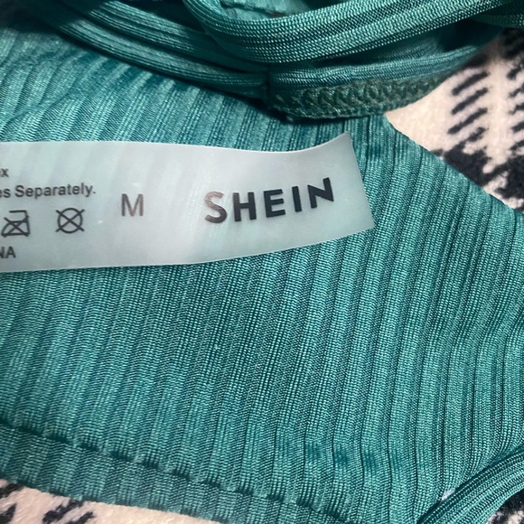 Women’s size medium green swimsuit top - Picture 4 of 5